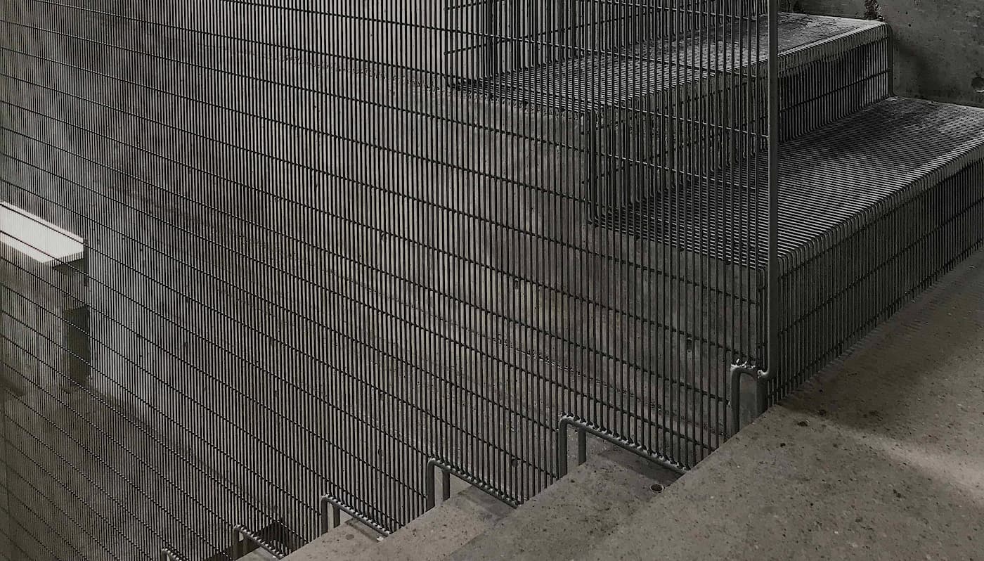 folded treads and a sheer divide for a mid-landing main entrance june 2018